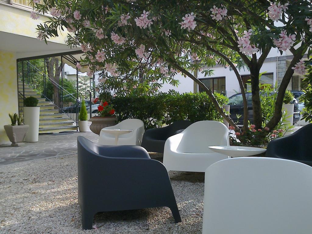 Hotel Augustus Milano Marittima Eksteriør billede
